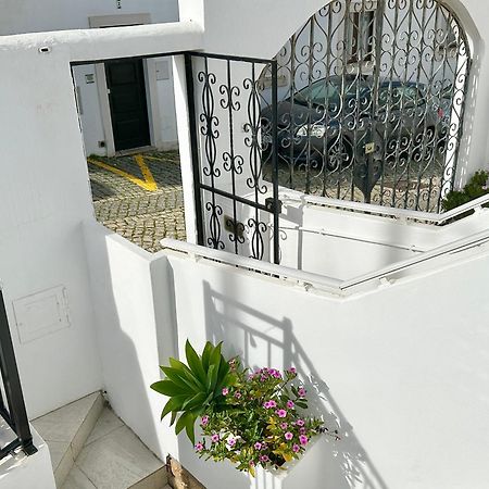 In The Old Town Close To The Beach 라고스 외부 사진