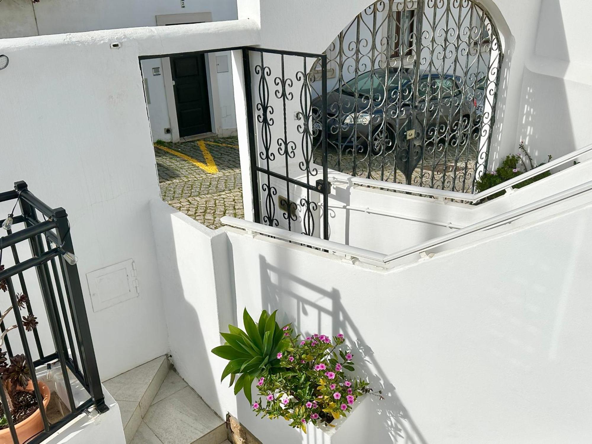 In The Old Town Close To The Beach 라고스 외부 사진